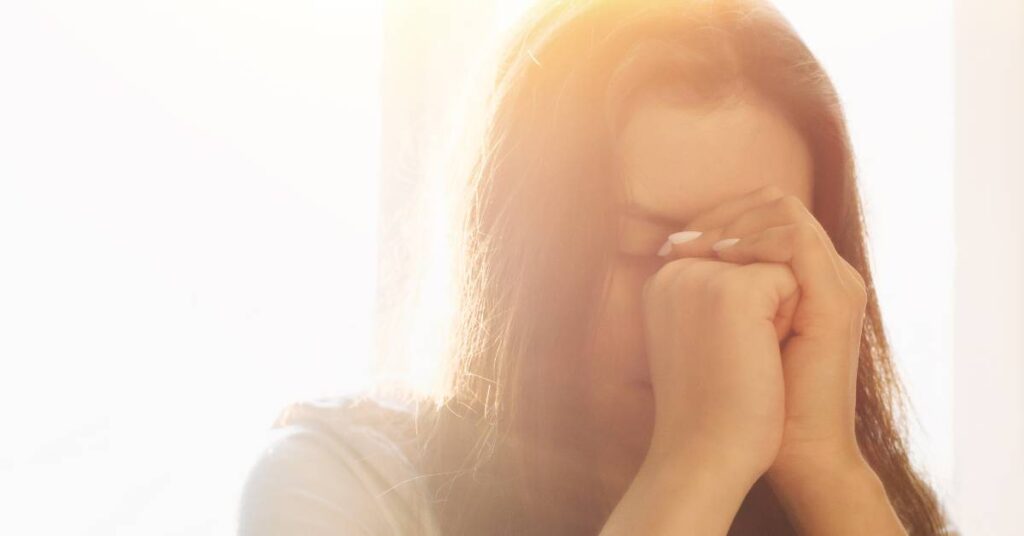 woman feeling discouraged and praying to find hope in a Bible verse